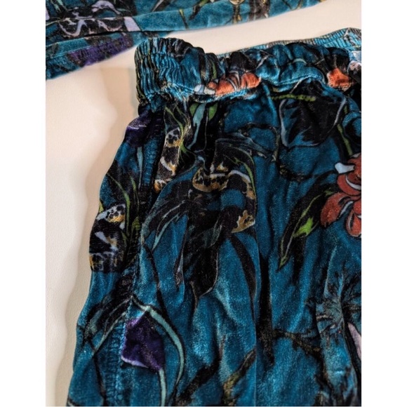Olivia Von Halle Lila Velvet Floral Pajamas Size 1 - Picture 4 of 5